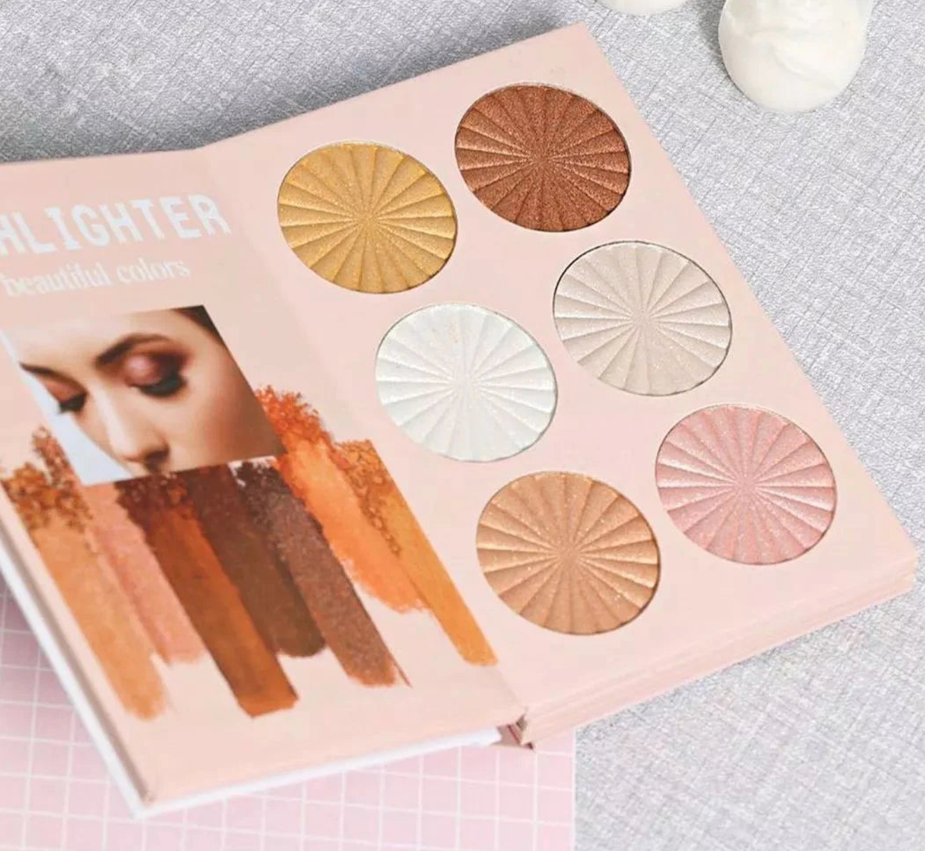 4 in 1 Moc allure makeup book 